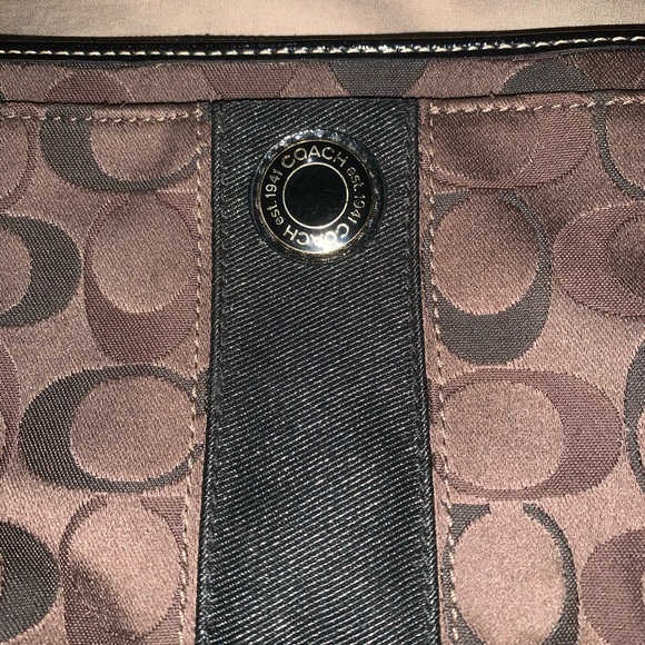 Coach wristlet - Picture 2 of 4
